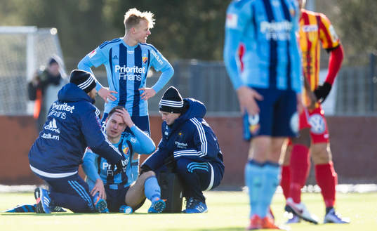 Djurgårdens Marcus Hansson skadar sig och får utgå