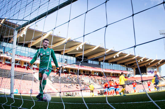 Helsingborgs Linus Hallenius gör 0-1 och jublar på