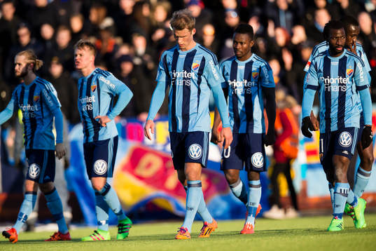 Djurgårdens Sebastian Andersson (närmast i bild) deppar