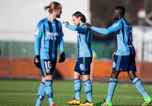 Djurgårdens Kevin Walker lämnar planen