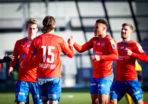 Helsingborgs Linus Hallenius gör 0-1 och jublar med Adam