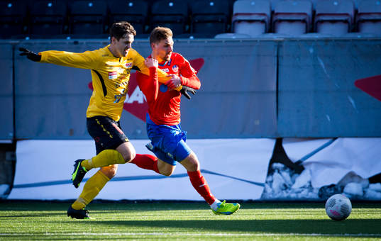 Forwards Stellan Carlsson och Helsingborgs Martin