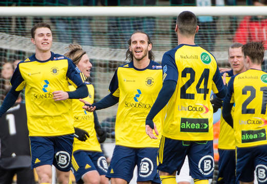 Ängelholms Johan Eiswohld gör 1-0 och jublar med