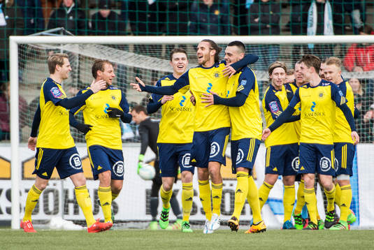 Ängelholms Johan Eiswohld gör 1-0 och jublar med