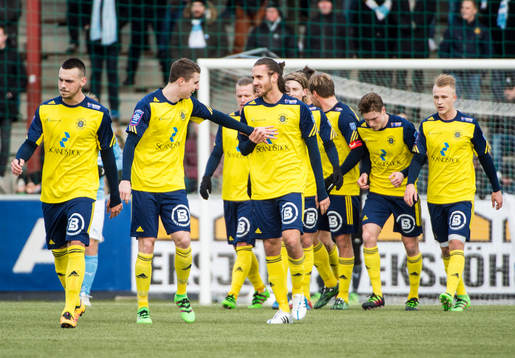 Ängelholms Johan Eiswohld gör 1-0 och jublar med