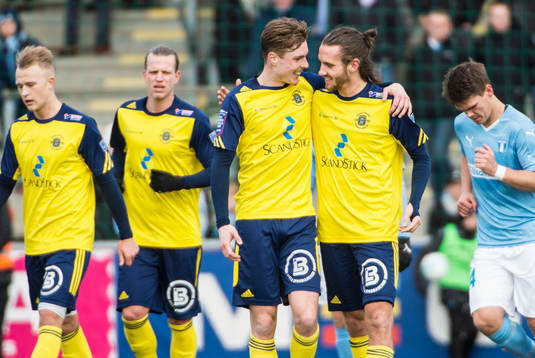 Ängelholms Johan Eiswohld gör 1-0 och jublar med