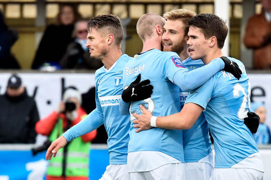 Malmö FFs Rasmus Bengtsson jublar med lagkamraterna