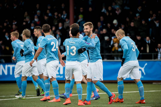 Malmö FFs Yoshimar Yotún och Rasmus Bengtsson jublar åt