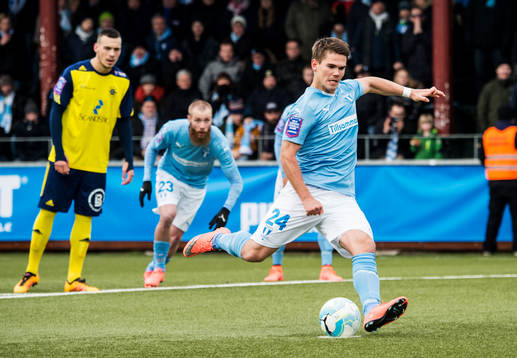 Malmö FFs Vidar Örn Kjartansson sätter 1-2 på straff