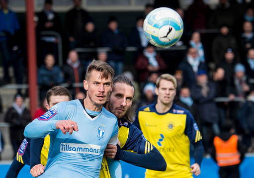 Malmö FFs Markus Rosenberg och Ängelholms Johan Eiswohld
