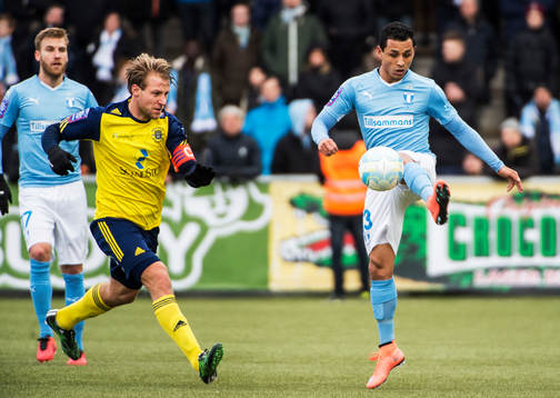 Malmö FFs Yoshimar Yotún och Rasmus Bengtsson mot