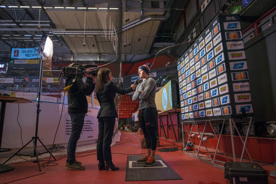 Linköpings Rhett Rakhshani blir intervjuad av Cmore före