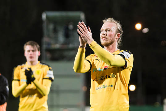 Frejs Pontus Åsbrink applåderar publiken