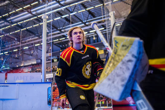 Brynäs Adam Brodecki före ishockeymatchen i SHL mellan