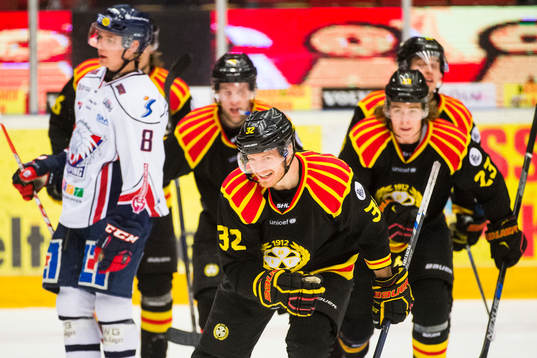Brynäs Nick Johnson  jublar