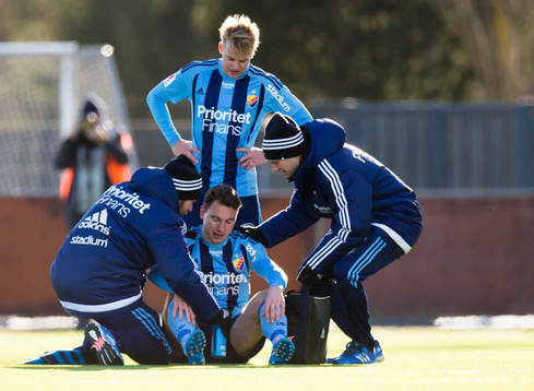 Djurgårdens Marcus Hansson skadar sig och får utgå