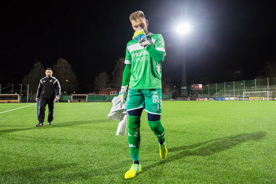 IFK Göteborgs målvakt John Alvbåge deppar
