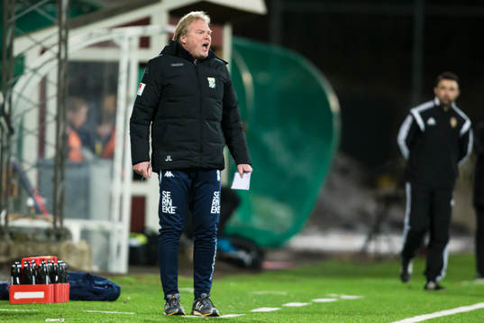 IFK Göteborgs tränare Jörgen Lennartsson reagerar