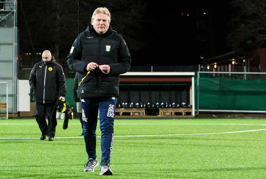 IFK Göteborgs tränare Jörgen Lennartsson ser nedstämd