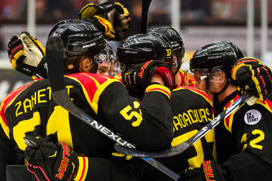Brynäs spelare jublar