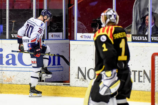 Linköpings Nick Sörenssen lämnar isen