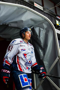 Linköpings Rhett Rakhshani före ishockeymatchen i SHL