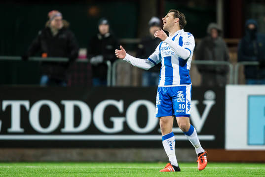 IFK Göteborgs Tobias Hysén slår ut med armarna