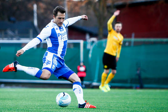 IFK Göteborgs Tobias Hysén avlossar ett skott