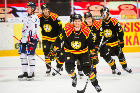 Brynäs Nick Johnson  jublar