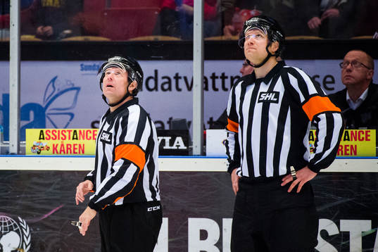 Domarna Christer Lärking och Wolmer Edqvist