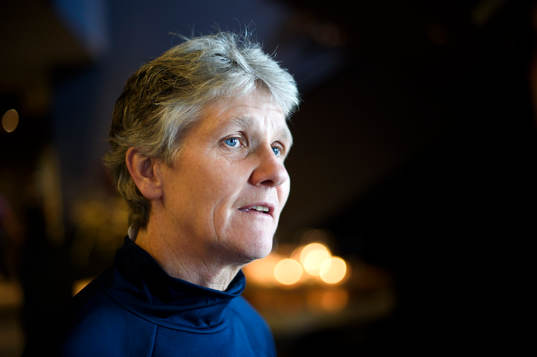 Sveriges förbundskapten Pia Sundhage blir intervjuad innan
