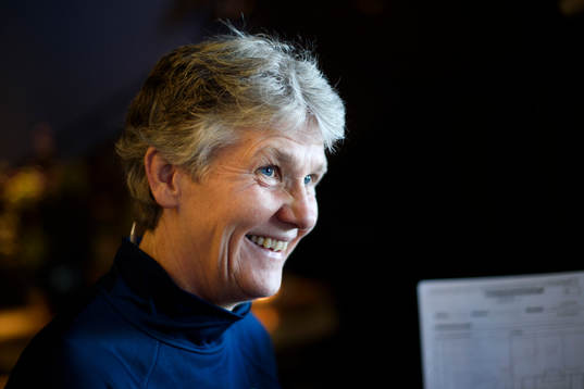 Sveriges förbundskapten Pia Sundhage blir intervjuad innan