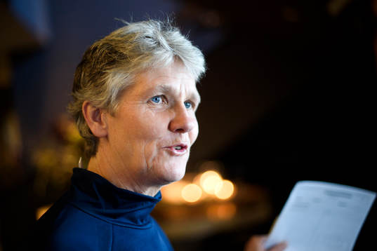 Sveriges förbundskapten Pia Sundhage blir intervjuad innan