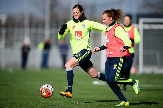 Sveriges Lotta Schelin och Jessica Samuelsson