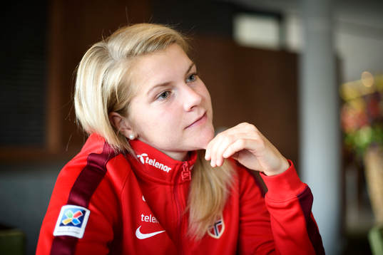 Norges Ada Hegerberg blir intervjuad