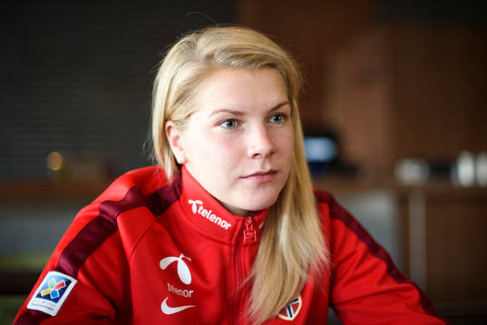Norges Ada Hegerberg blir intervjuad