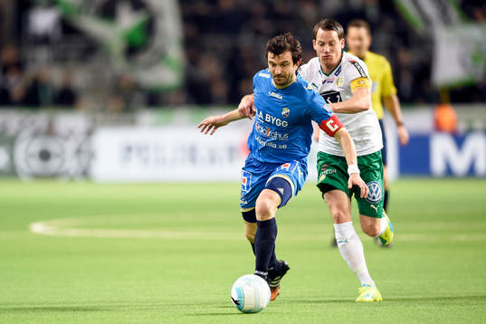 Hammarbys Johan Persson och Ljungskiles Aleksandar Kitic