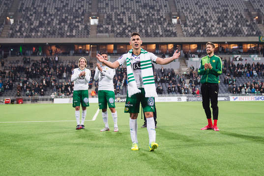 Hammarbys spelare med Alexssander Medeiros de Azeredo