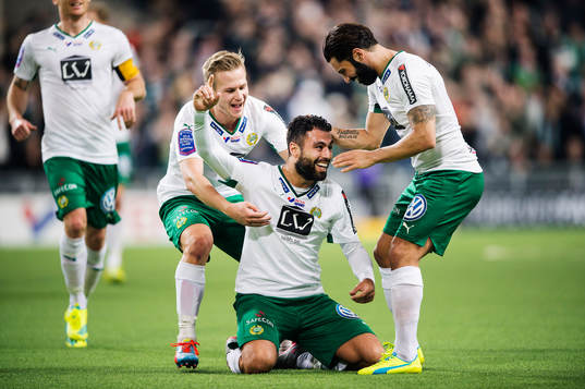 Hammarbys Imad Khalili (m) jublar med Erik Israelsson (tv)