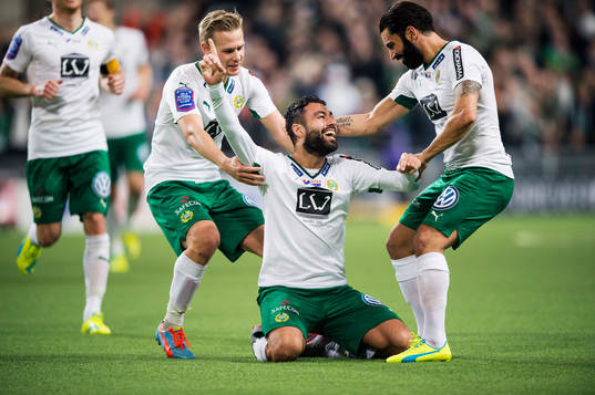 Hammarbys Imad Khalili (m) jublar med Erik Israelsson (tv)