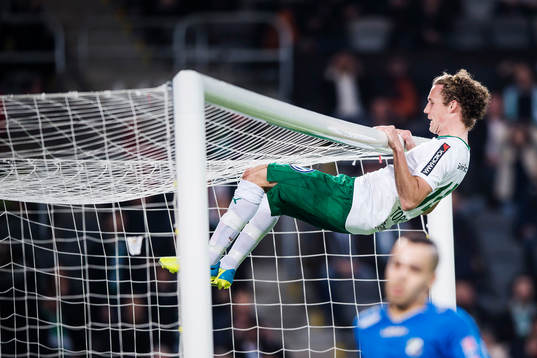 Hammarbys Fredrik Torsteinbö reagerar
