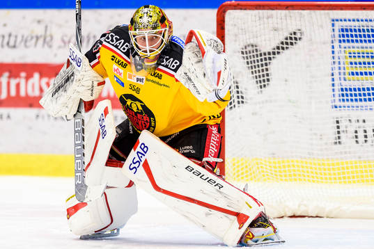 Luleås målvakt Joel Lassinantti på uppvärmningen