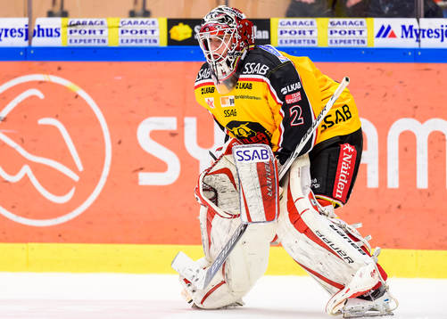 Luleås målvakt Oscar Masiello  på uppvärmningen