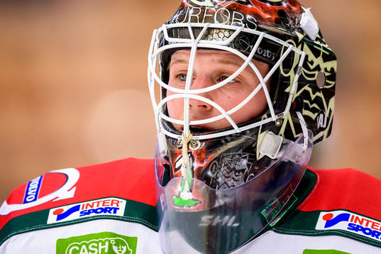 Frölundas målvakt Lars Johansson på uppvärmningen