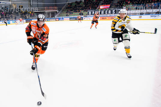 Karlskronas Julien Brouillette med pucken