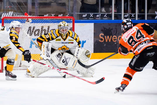 Karlskronas Jimmy Andersson gör 1-1 och jublar