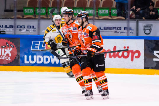 Karlskronas Jimmy Andersson gör 1-1 och jublar