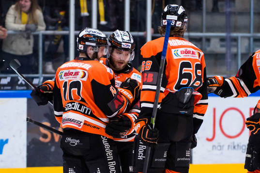 Karlskronas Jimmy Andersson gör 1-1 och jublar