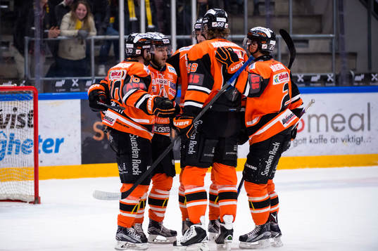Karlskronas Jimmy Andersson gör 1-1 och jublar