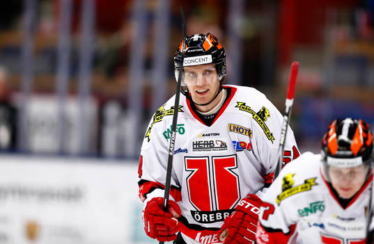 Örebros Peter Andersson jublar